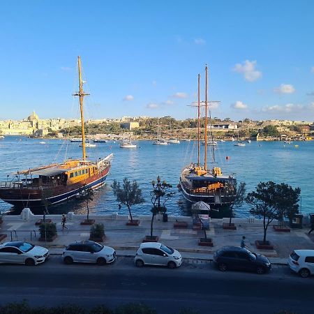 Spacious Seafront Apt Next To Sliema-Valeta Ferry ภายนอก รูปภาพ