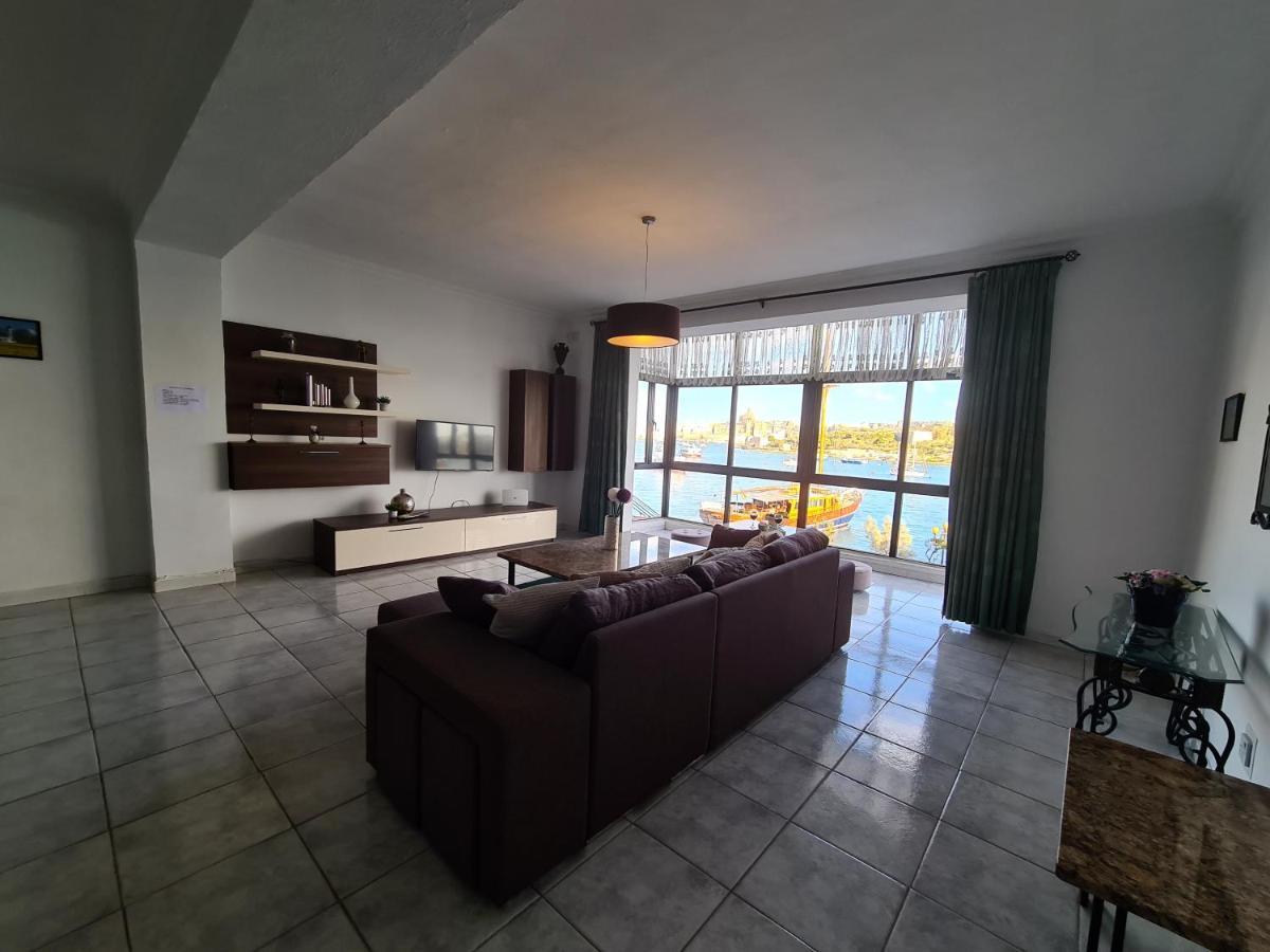 Spacious Seafront Apt Next To Sliema-Valeta Ferry ภายนอก รูปภาพ