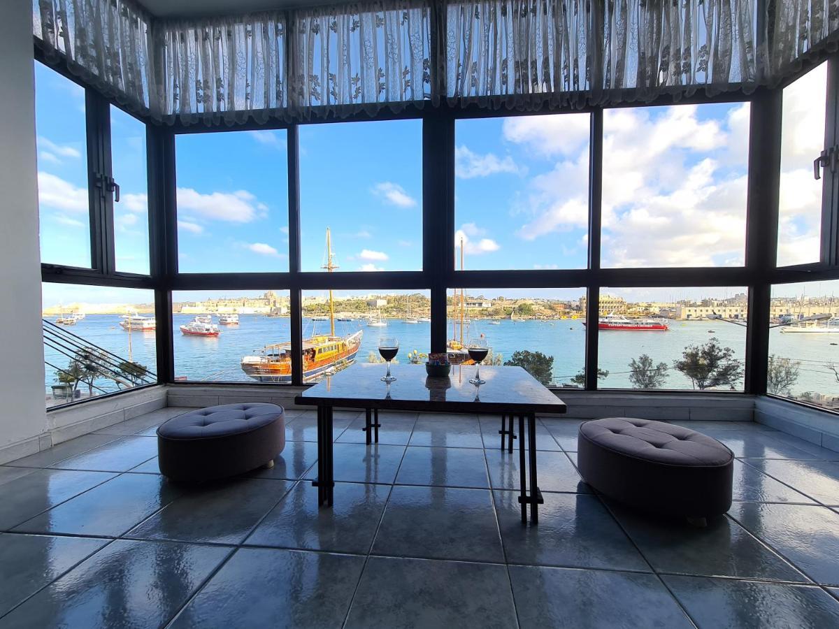 Spacious Seafront Apt Next To Sliema-Valeta Ferry ภายนอก รูปภาพ